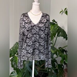 🛍️Kathy Ireland Stretch sheer and lining beautiful top with excellent condition